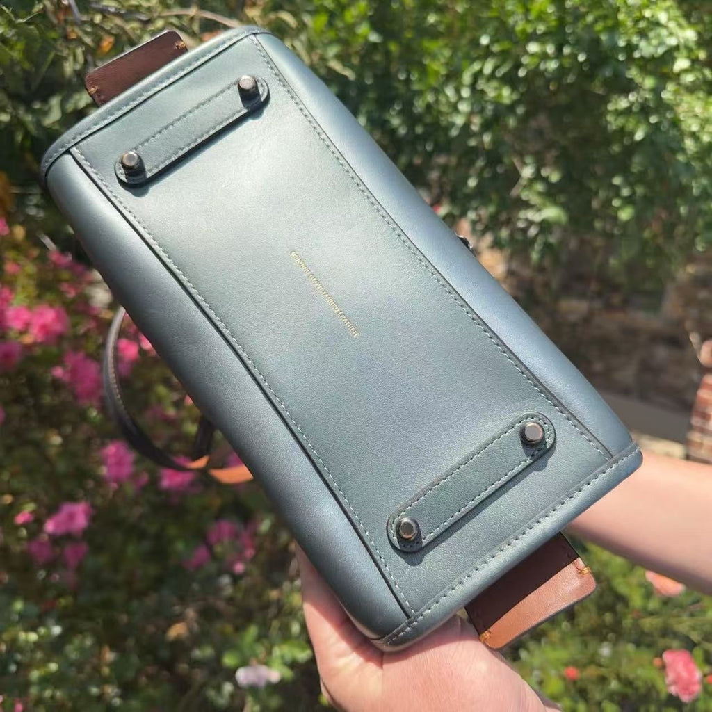 Metallic glovetanned leather