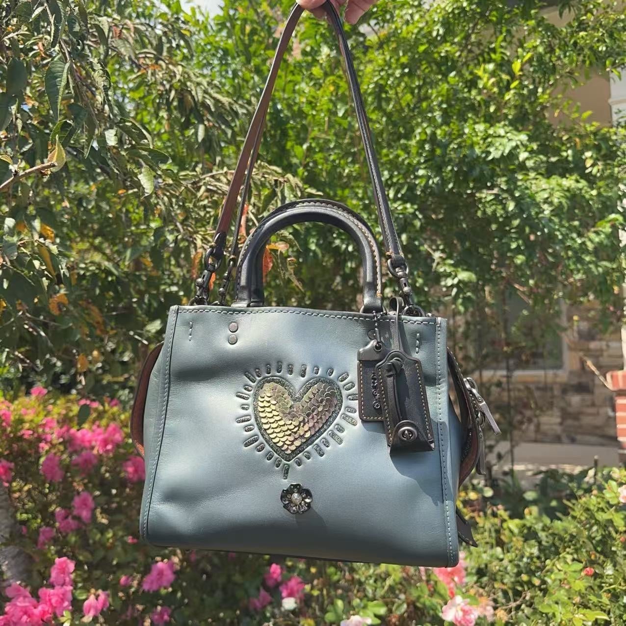 Metallic glovetanned leather