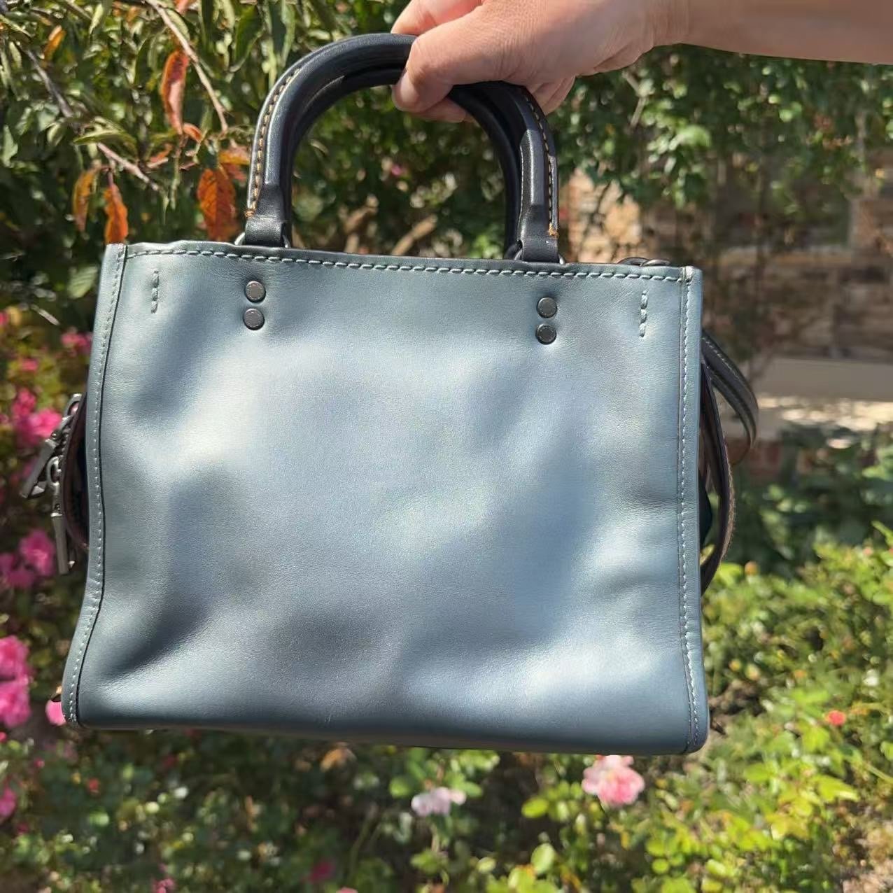 Metallic glovetanned leather