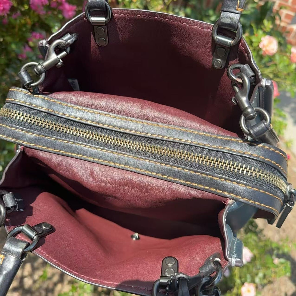 Metallic glovetanned leather